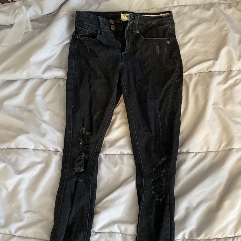black ripped jeans 0